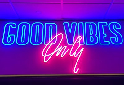 GOOD VIBES ONLY DELUXE neon verlichting sign