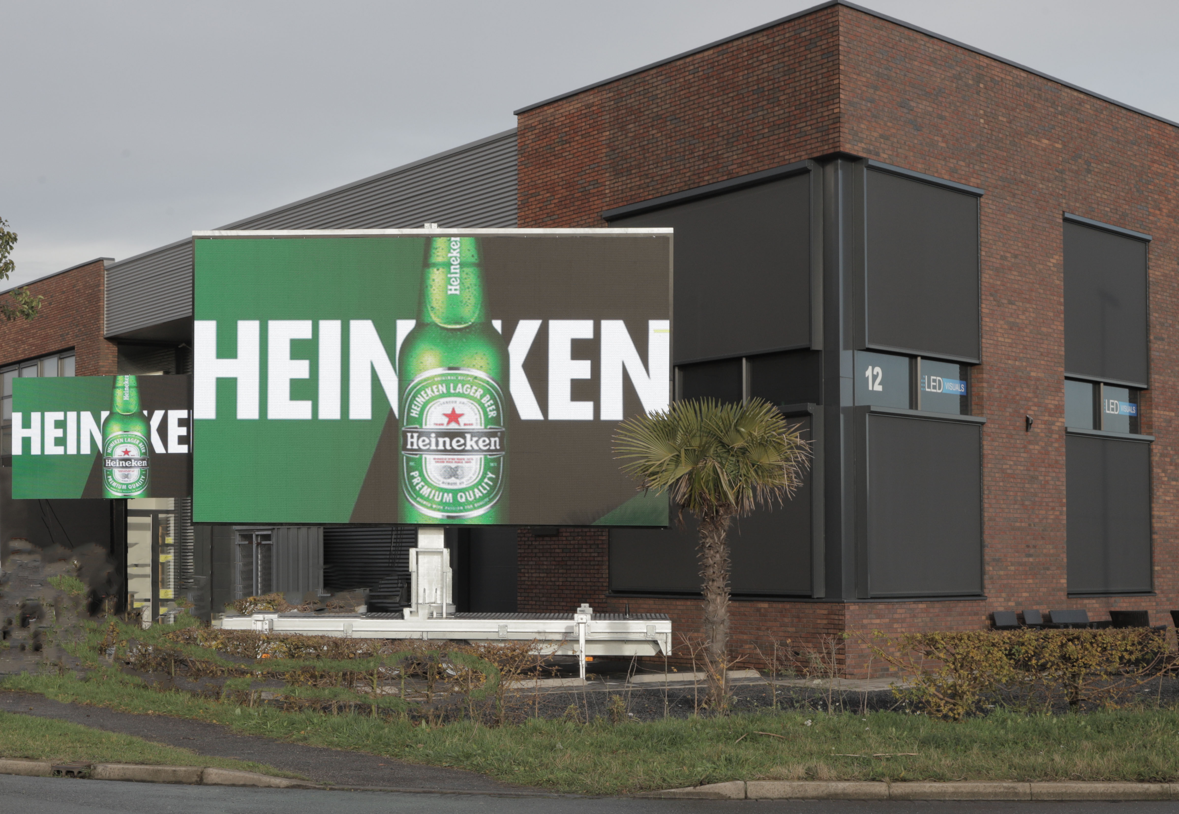 meubilair nicht toespraak LED SCHERM kopen voor buiten - Prijzen LED scherm kopen? Gevel reclame  Groot LEDscherm voor binnen en buiten - Neon Sign kopen? Specialist in Neon  & LED schermen | LEDreclamebords.nl